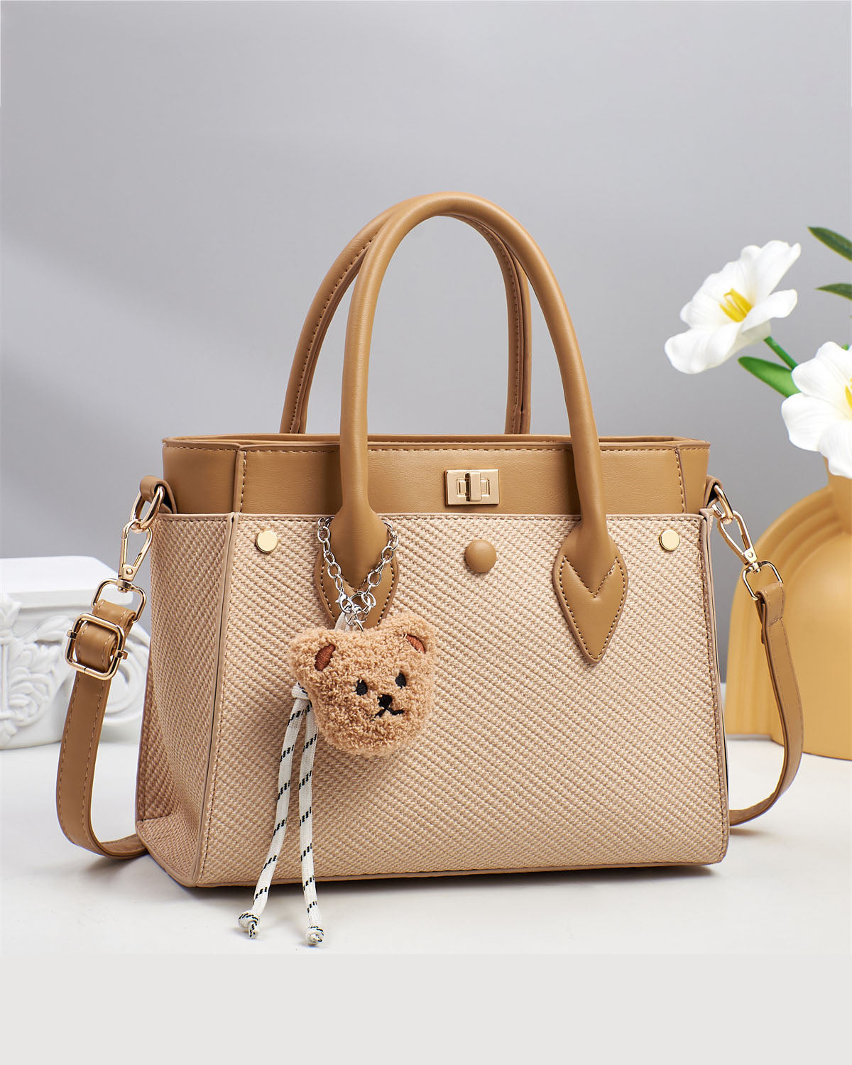 Cartera pequeña con llavero peluche removible