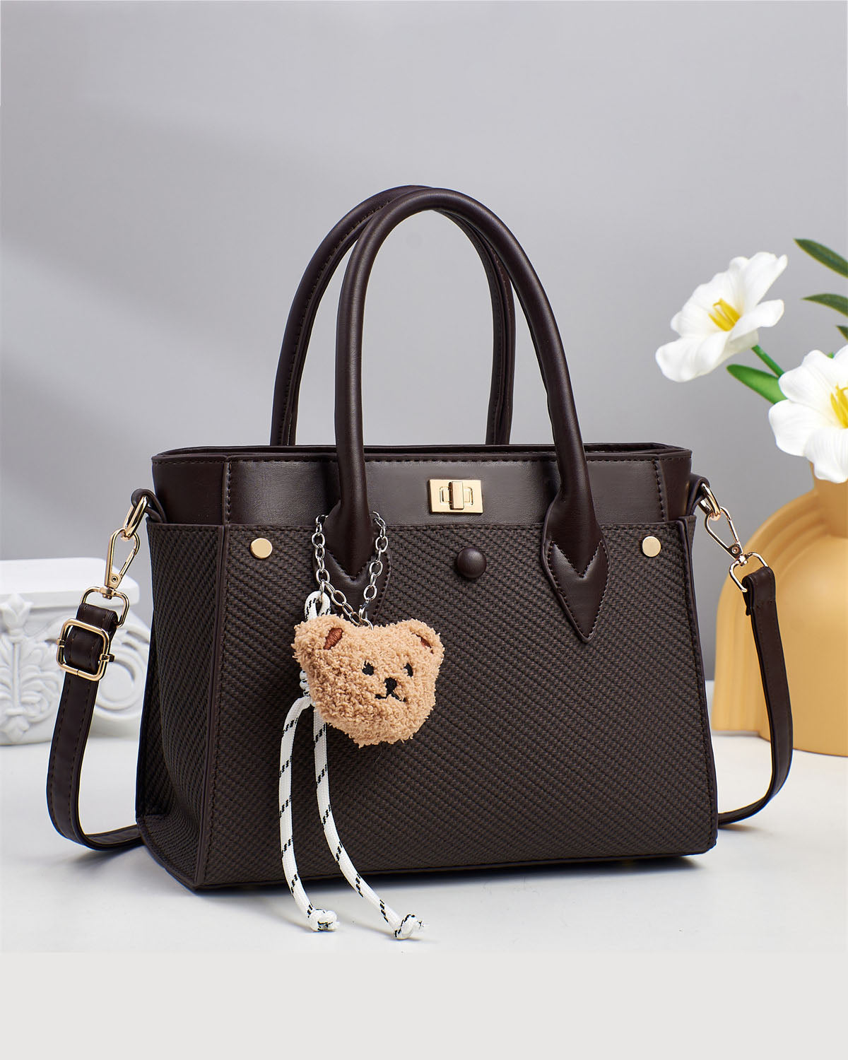 Cartera pequeña con llavero peluche removible