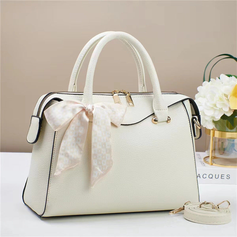 Cartera mediana con bufanda