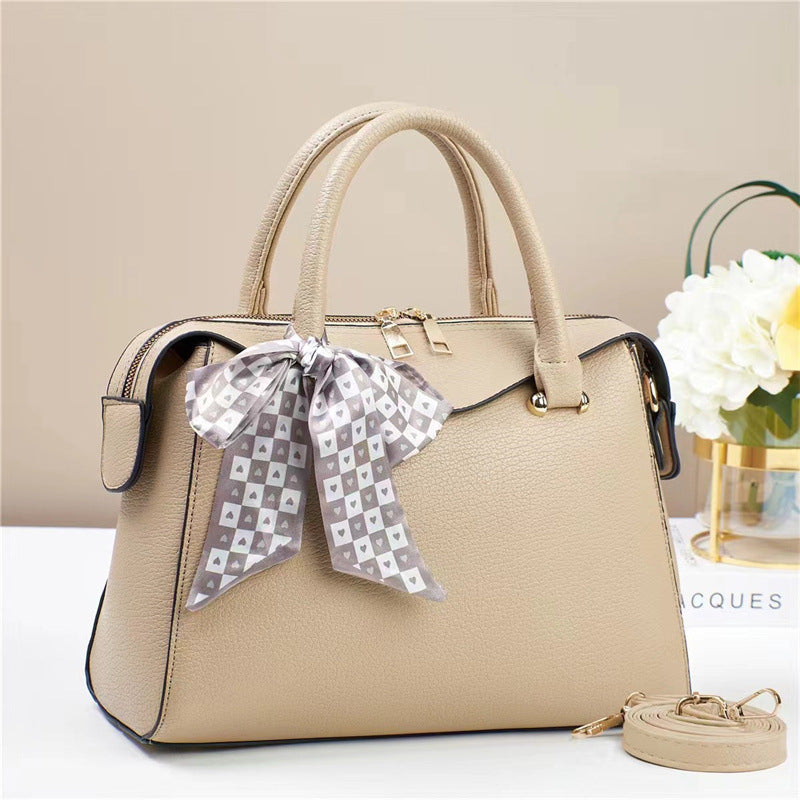 Cartera mediana con bufanda