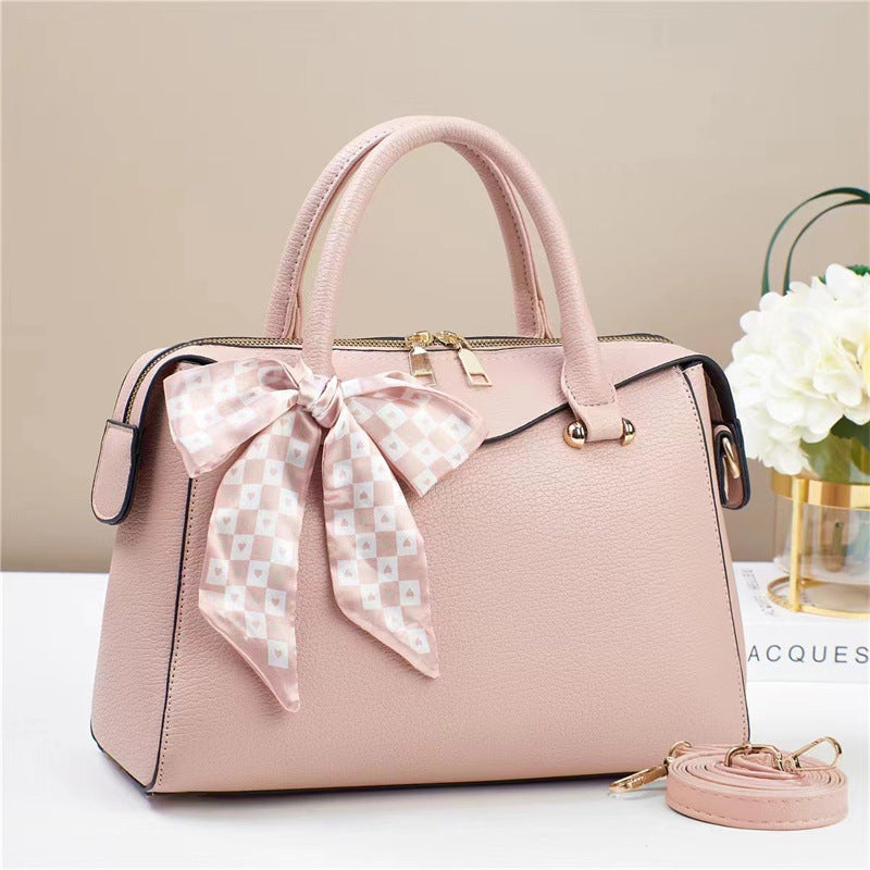 Cartera mediana con bufanda