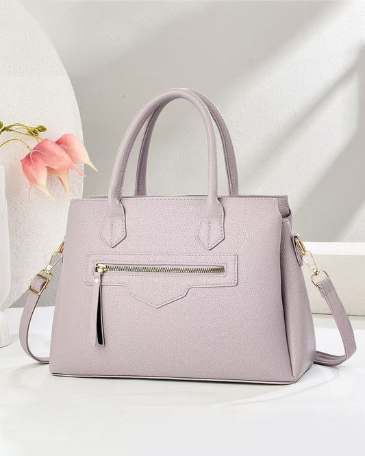 Cartera mediana espaciosa con diseño casual conservador