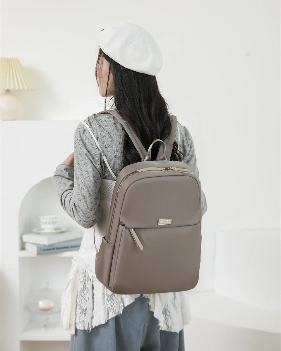 Mochila Minimalista–funcional. Discreto y práctico, de uso diario y viajes