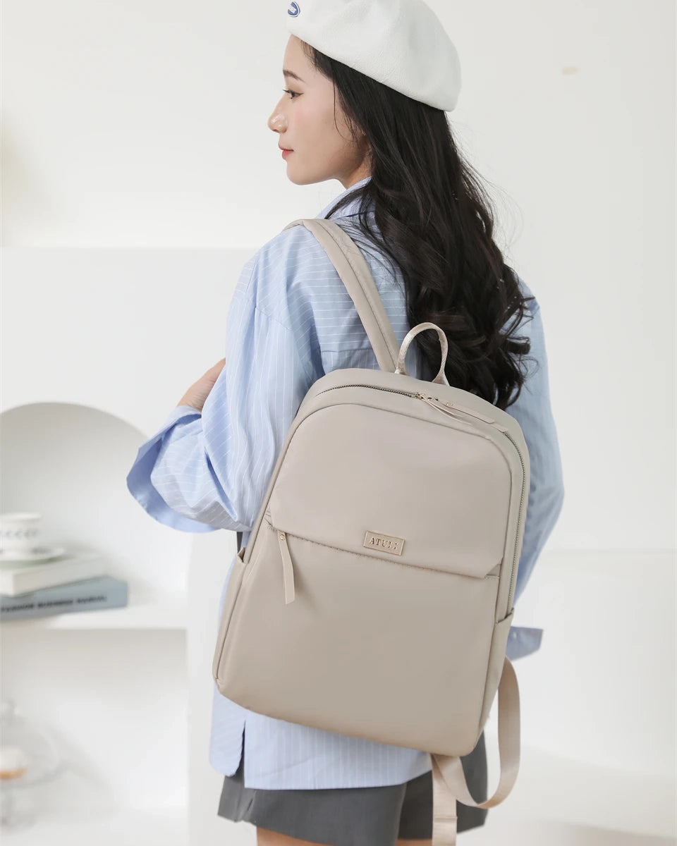 Mochila Minimalista–funcional. Discreto y práctico, de uso diario y viajes