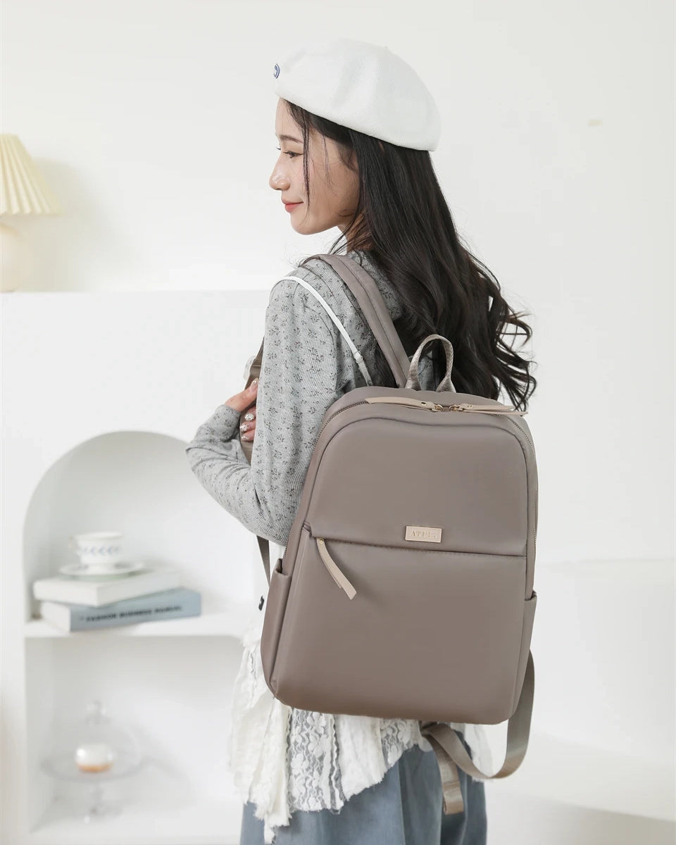 Mochila Minimalista–funcional. Discreto y práctico, de uso diario y viajes