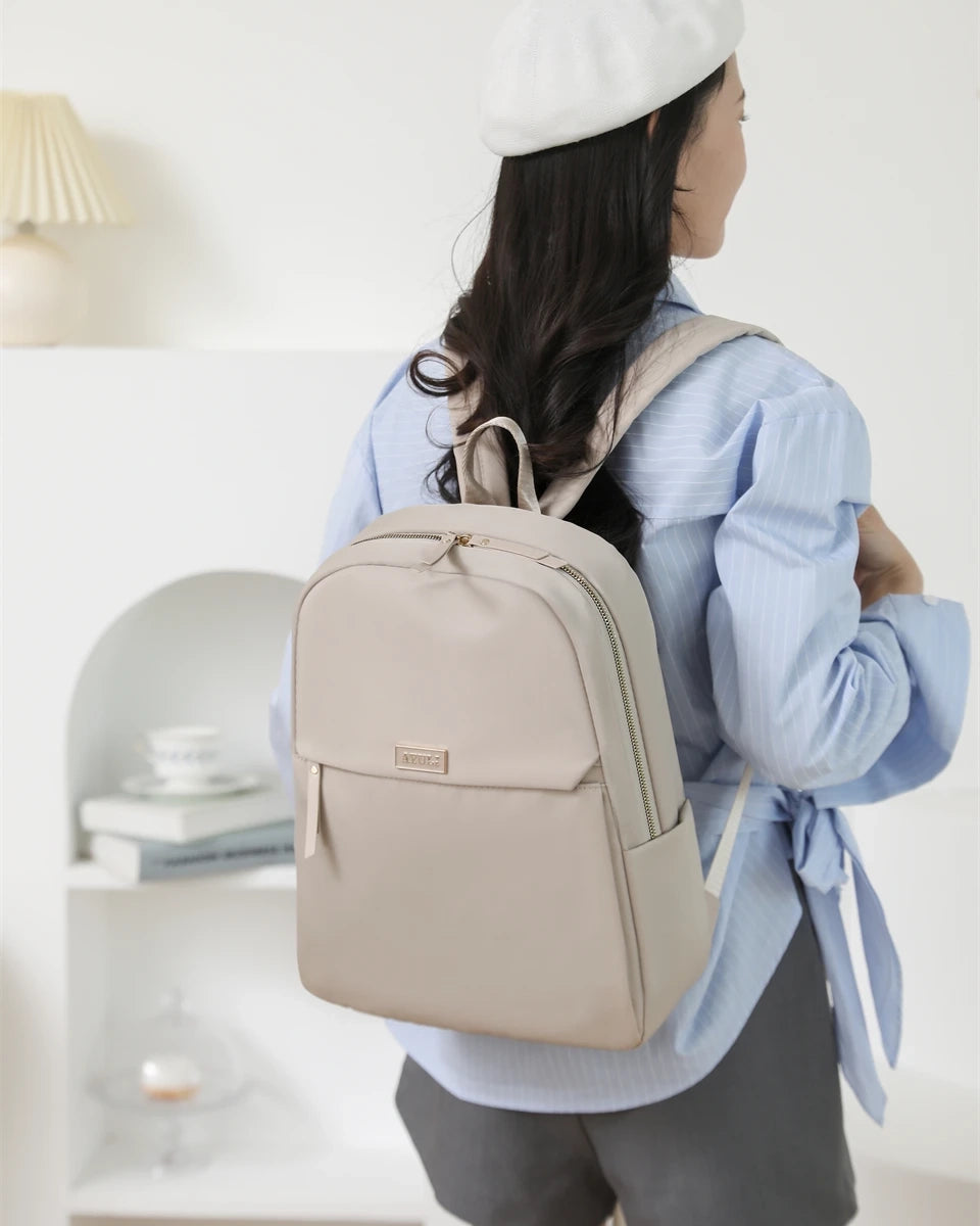 Mochila Minimalista–funcional. Discreto y práctico, de uso diario y viajes
