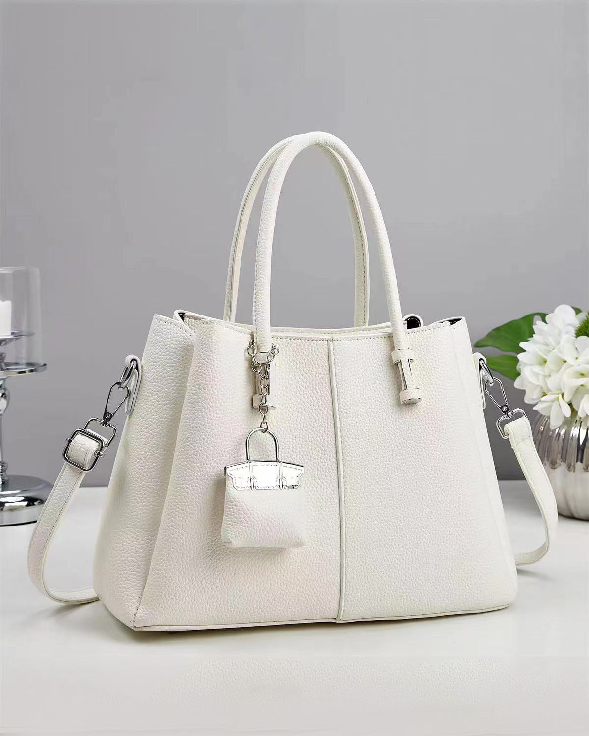 Cartera mediana con llavero de cartera