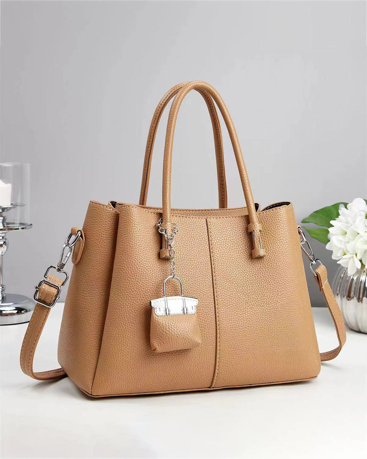Cartera mediana con llavero de cartera