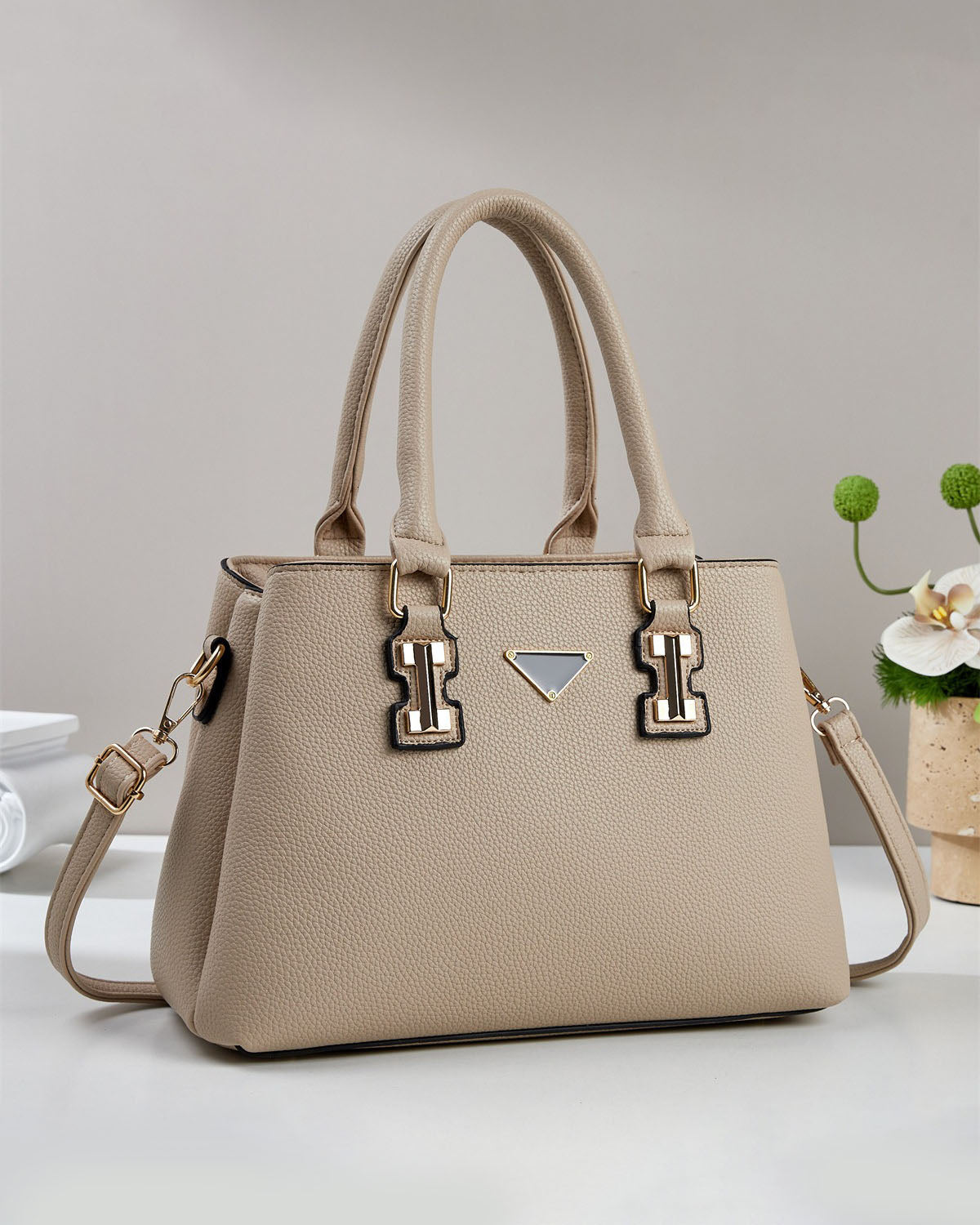 Cartera de mano con detalles unicos