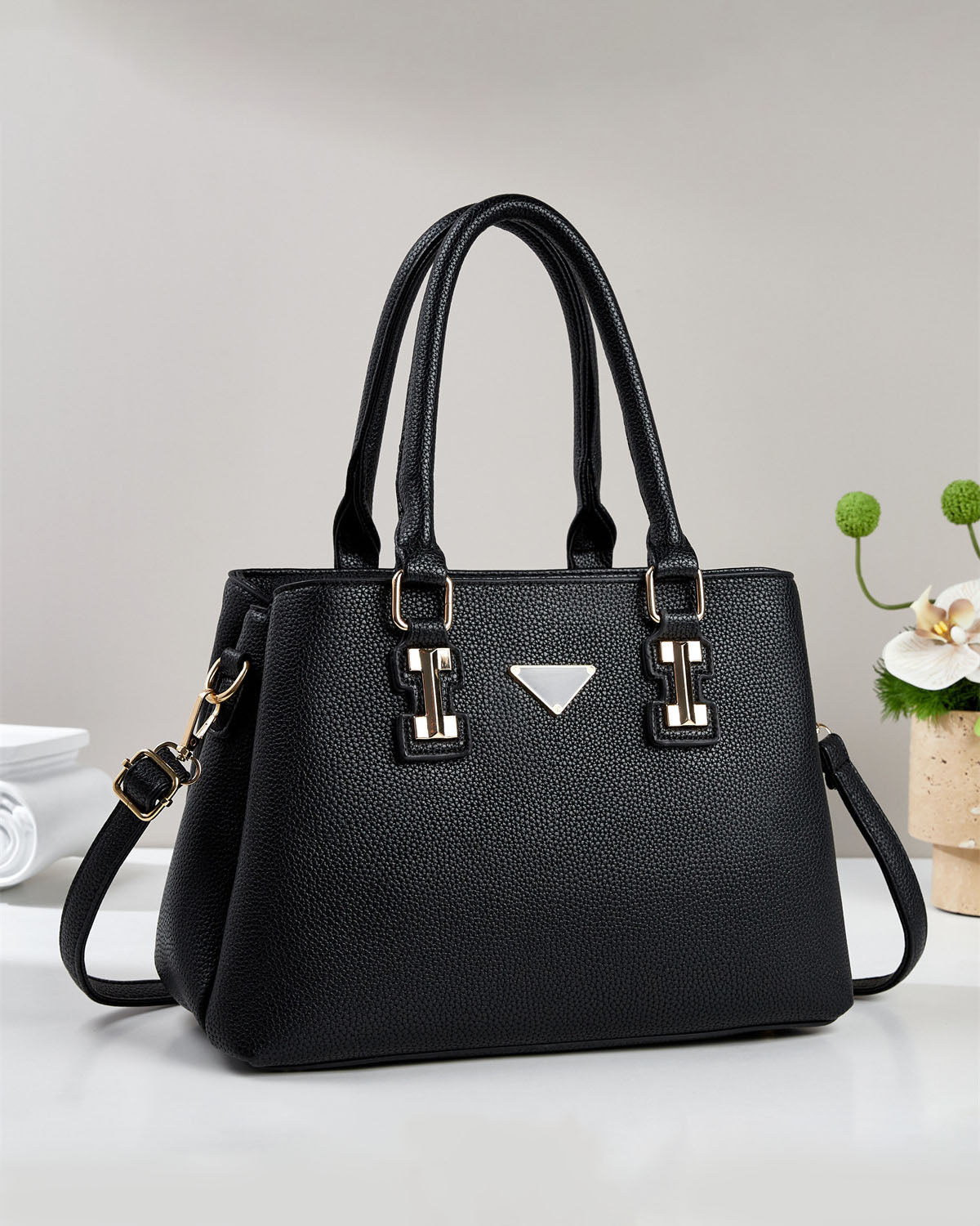 Cartera de mano con detalles unicos