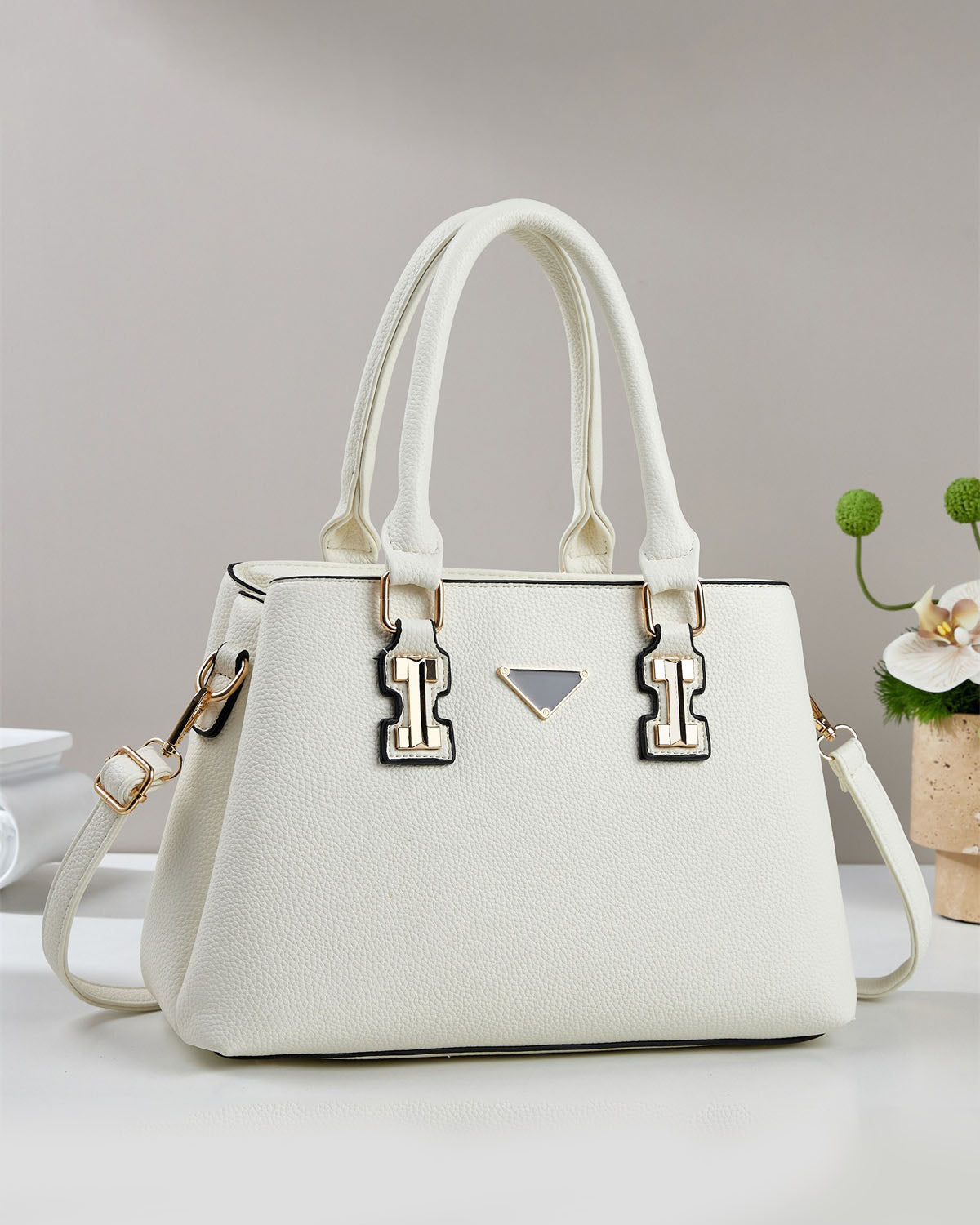 Cartera de mano con detalles unicos