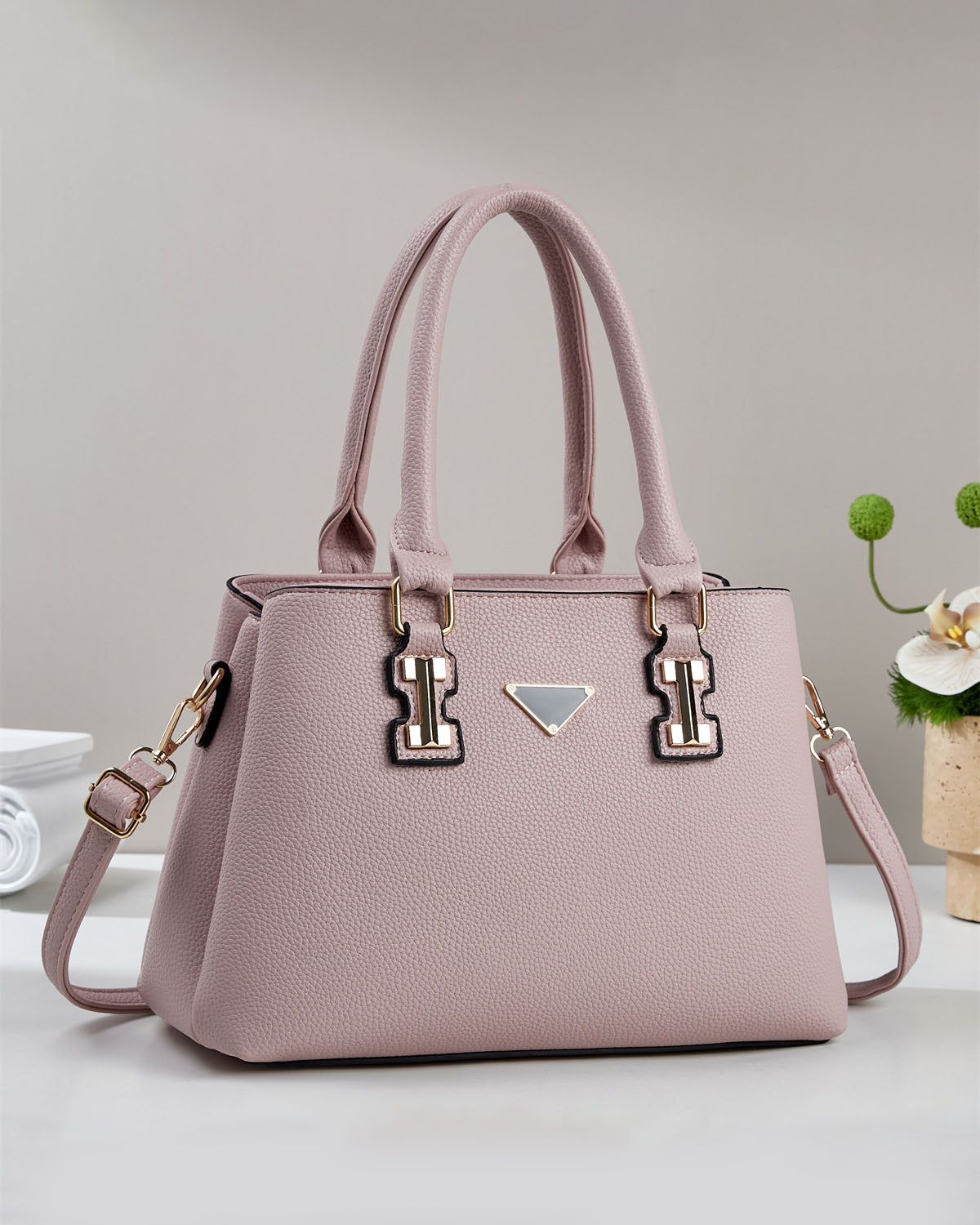 Cartera de mano con detalles unicos