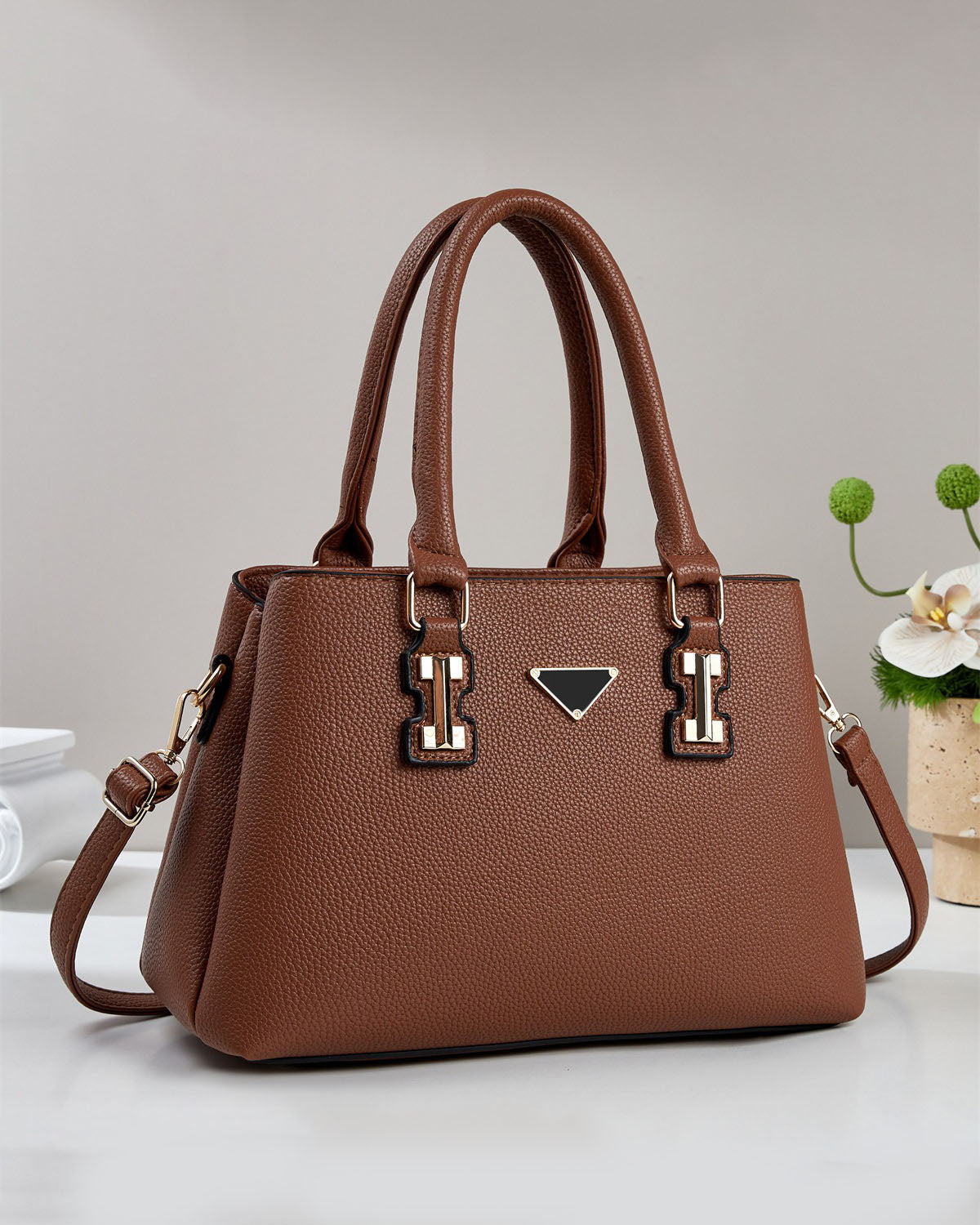 Cartera de mano con detalles unicos