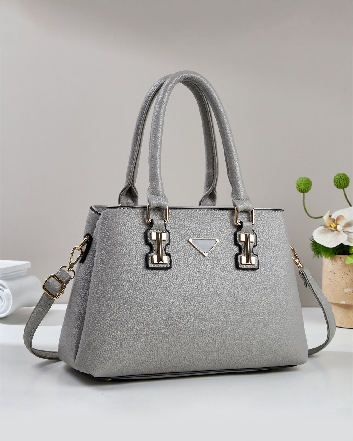 Cartera de mano con detalles unicos