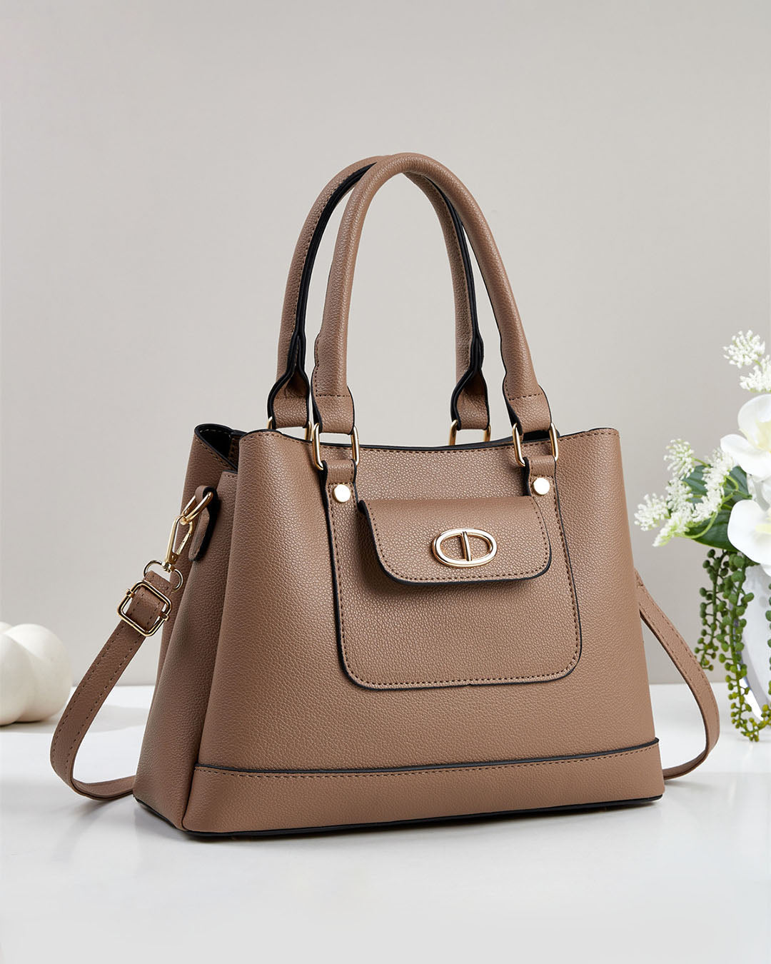Cartera mediana con bolsillo frontal y correa larga desmontable