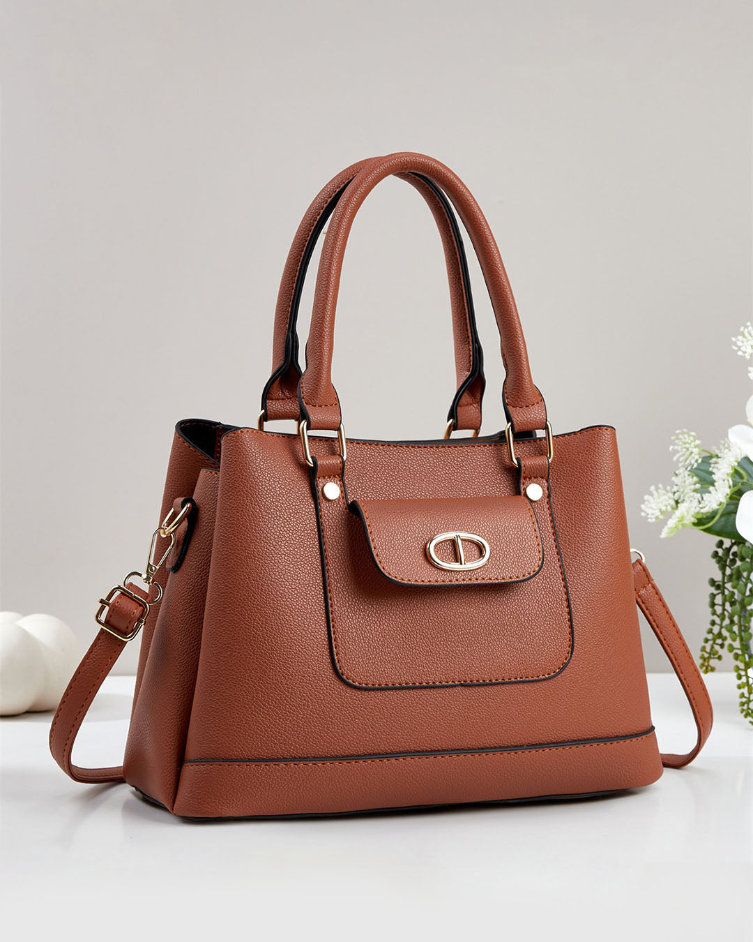 Cartera mediana con bolsillo frontal y correa larga desmontable