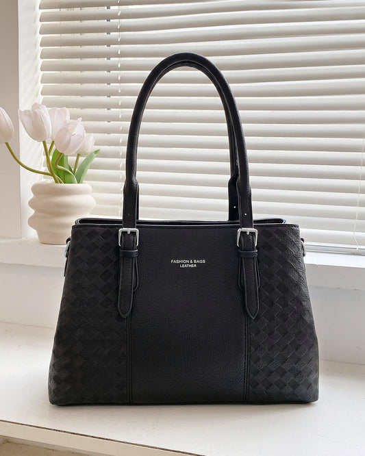 Bolso mediano con diseño de textura tejida
