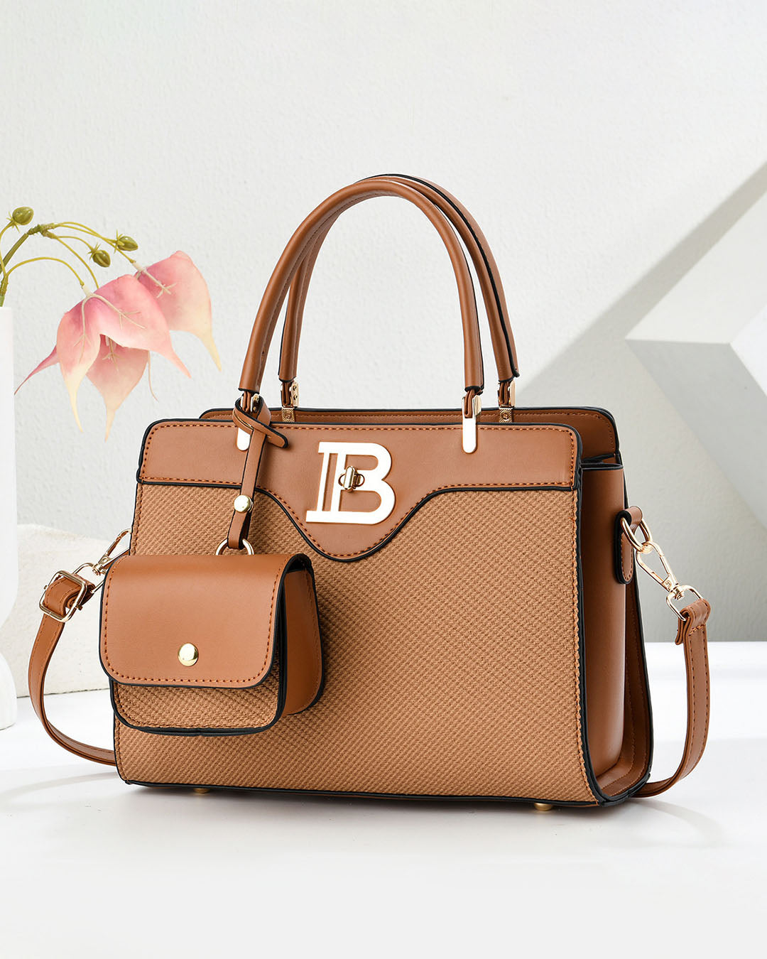 Conjunto de bolso mediano de mano y bolso pequeño con detalles en tono dorado