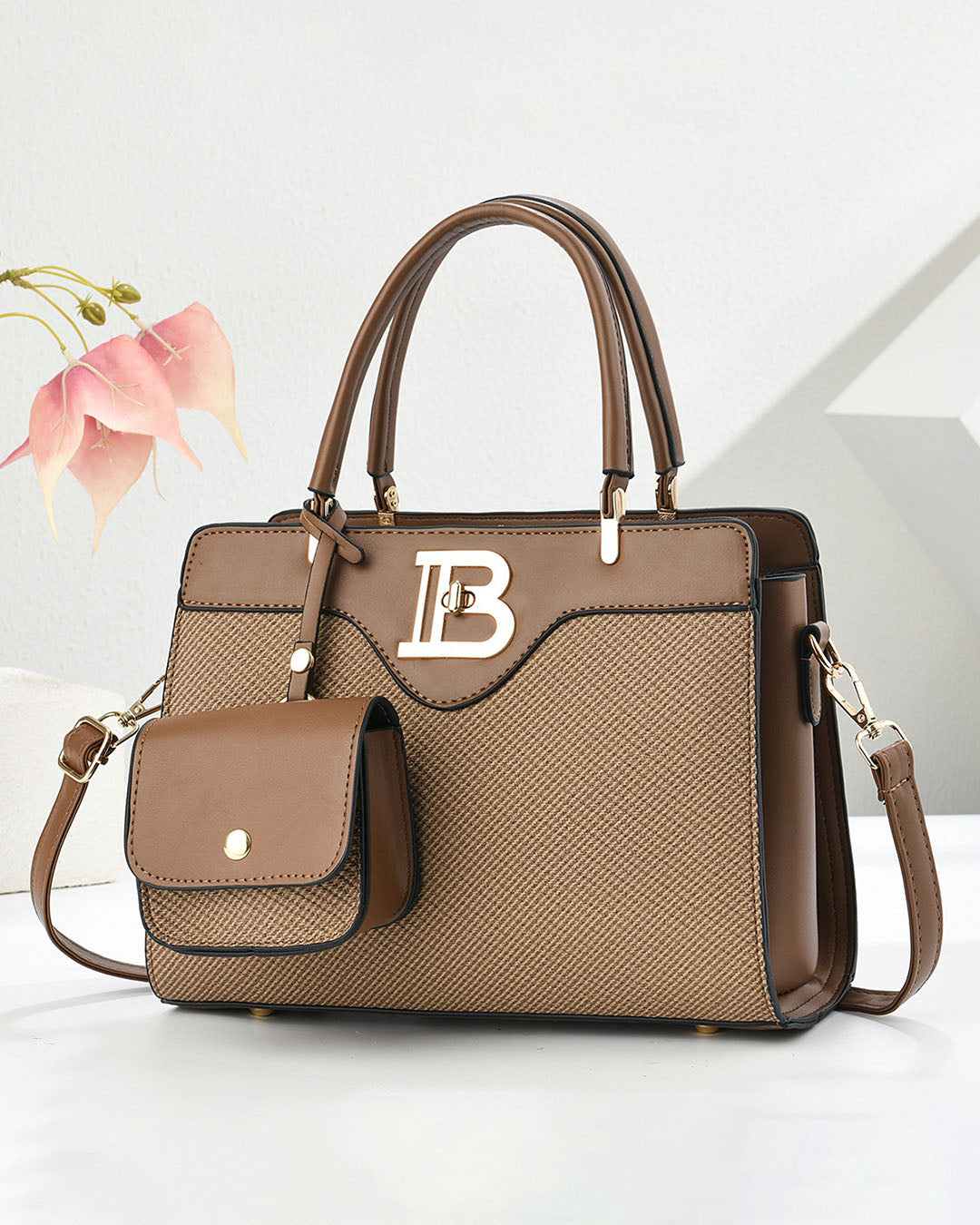 Conjunto de bolso mediano de mano y bolso pequeño con detalles en tono dorado