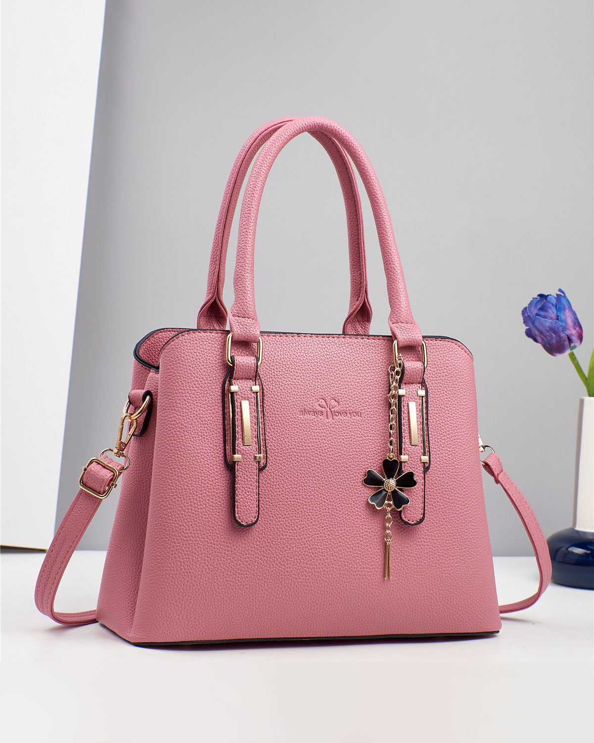 Cartera mediana con llavero cute