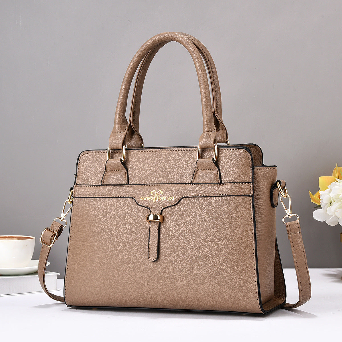 Cartera mediana con estilo de oficina