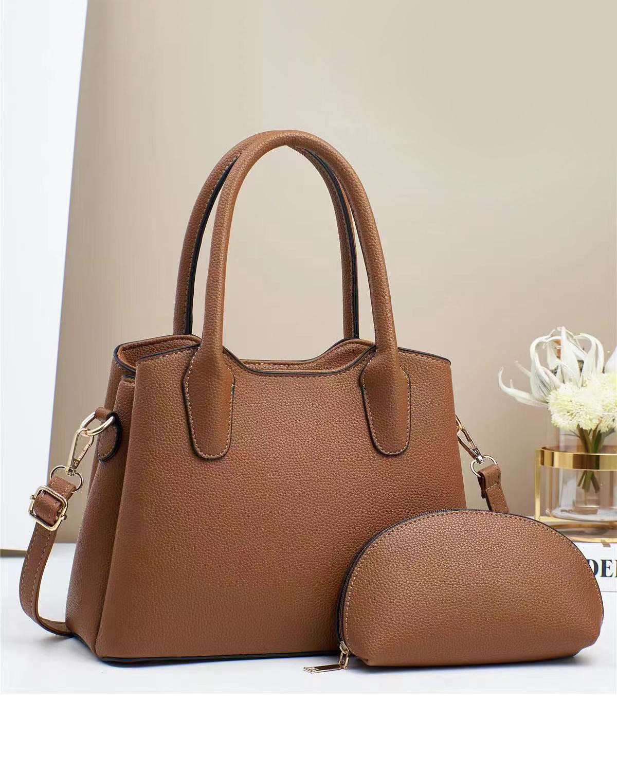 Cartera mediana con bolsito libre