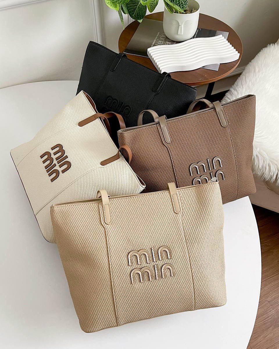 Black Friday • Cartera espaciosa con bufanda