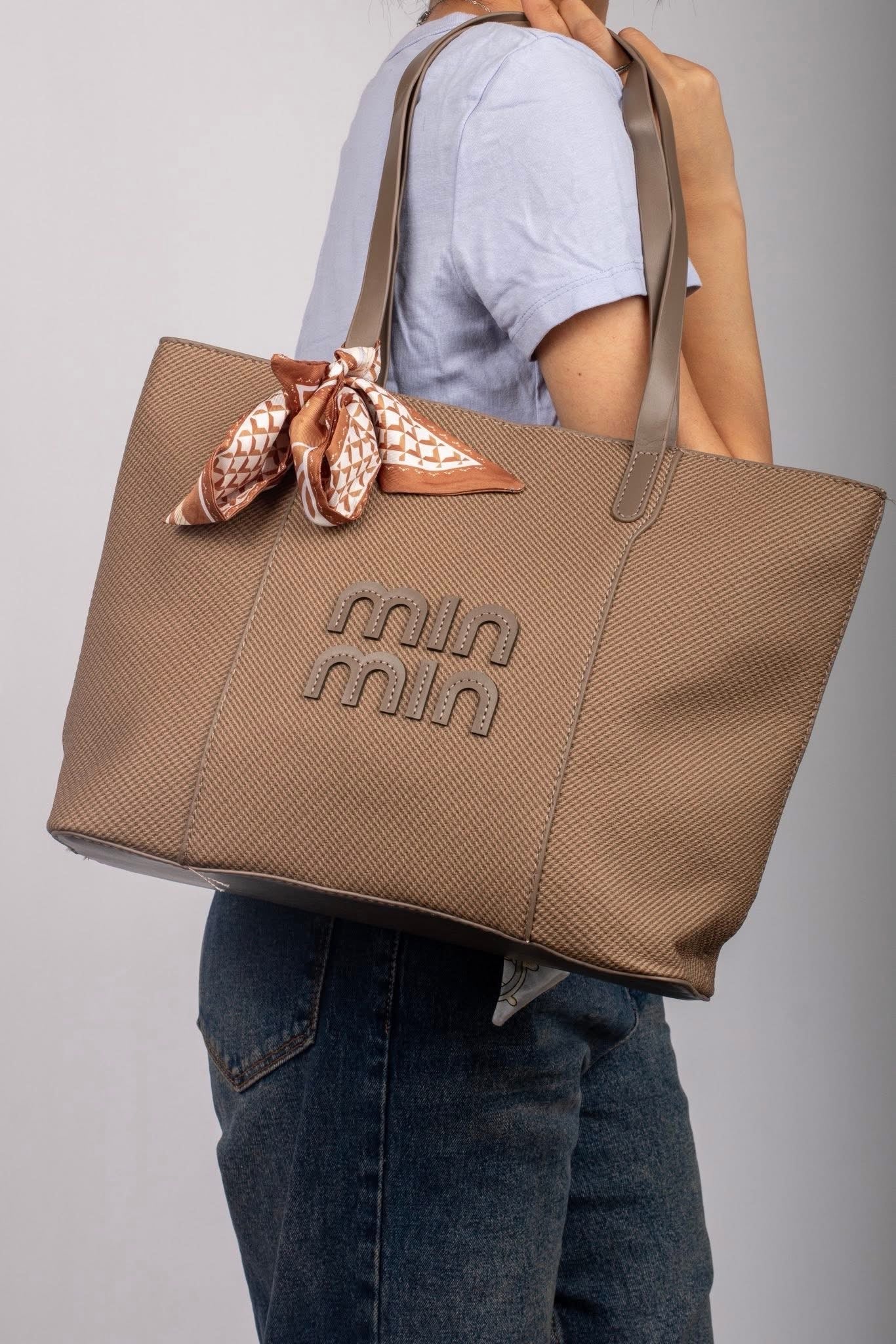 Black Friday • Cartera espaciosa con bufanda