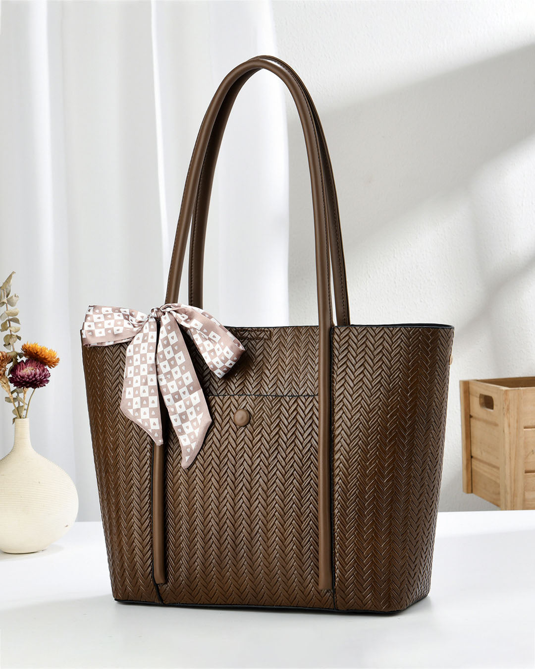 Bolso tote de hombro para mujer con diseño trenzado y lazo decorativo