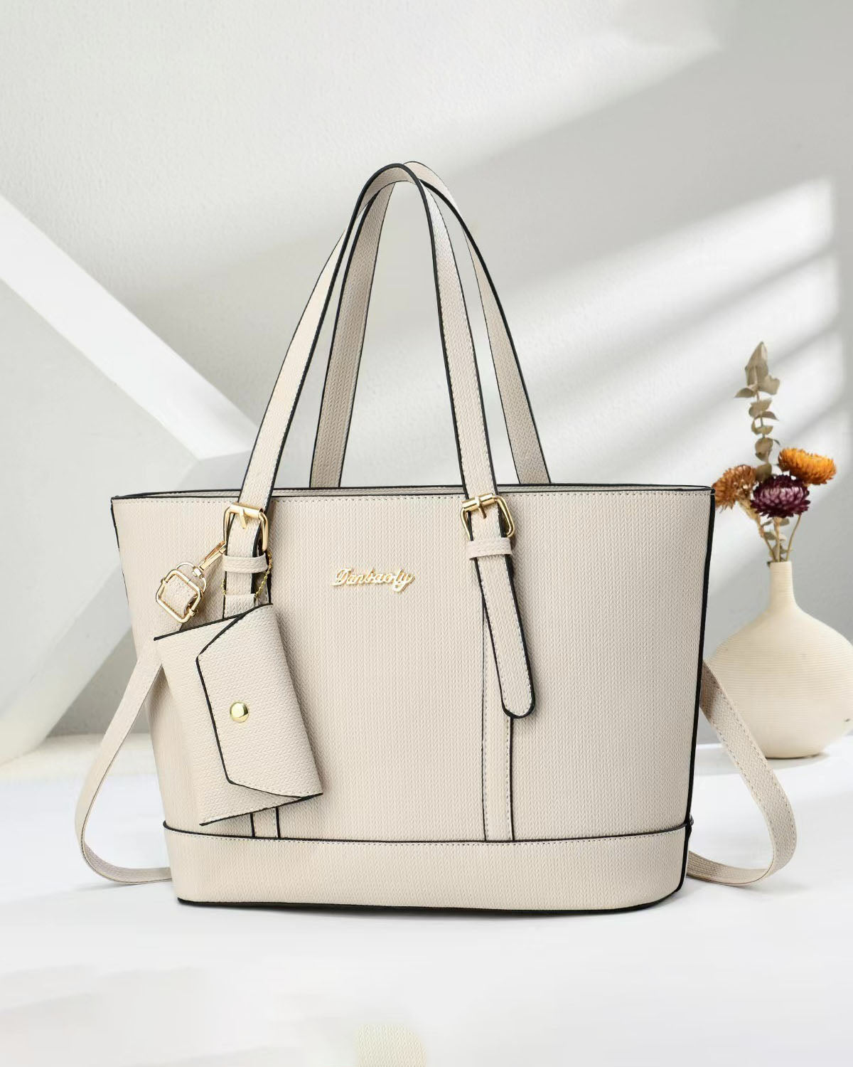 Conjunto de bolso de moda con bolso espacioso con accesorio colgante