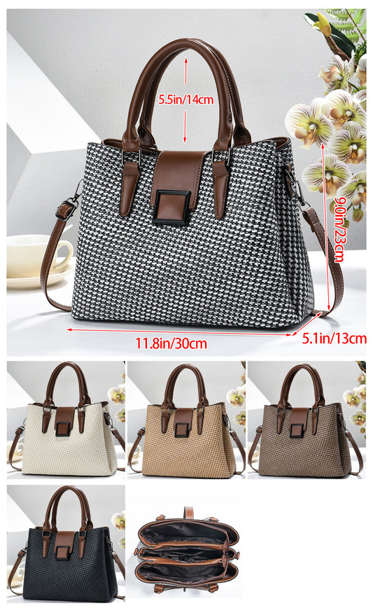 Bolso diseño  de tejido bicolor con detalles marrones y hebilla frontal