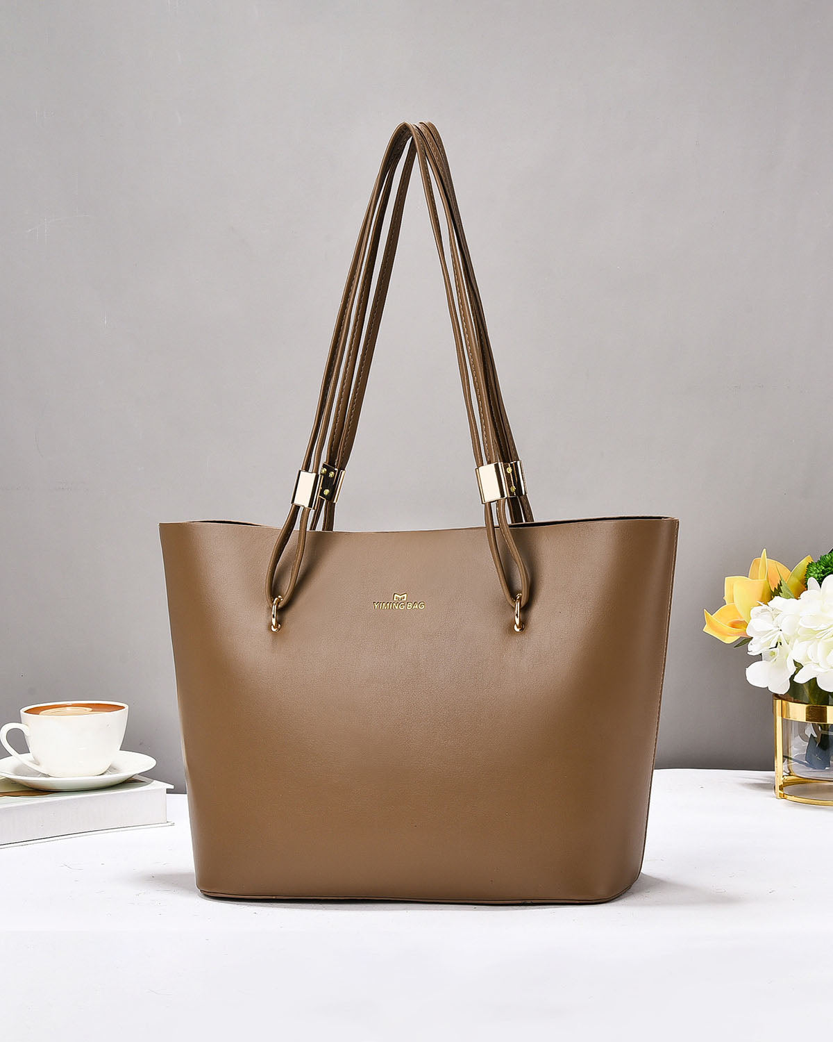 Bolso Grande con Doble Asa y Cierre Seguro – Interior Forrado y Bolsillos Internos