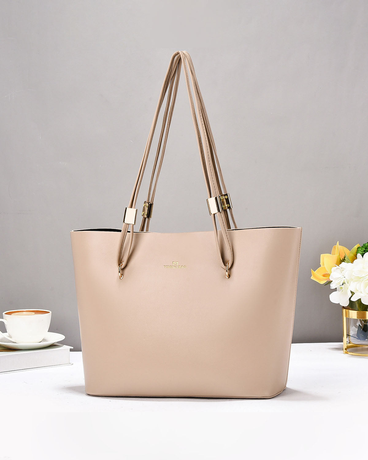 Bolso Grande con Doble Asa y Cierre Seguro – Interior Forrado y Bolsillos Internos