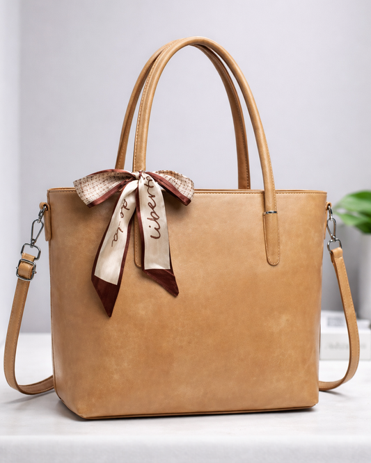 Clásico–femenino. Diseño sobrio con detalle decorativo (lazo), pensado para uso diario con un toque delicado