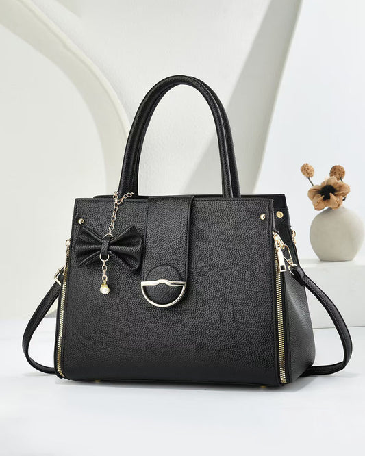 Cartera mediana con lazo decorativo