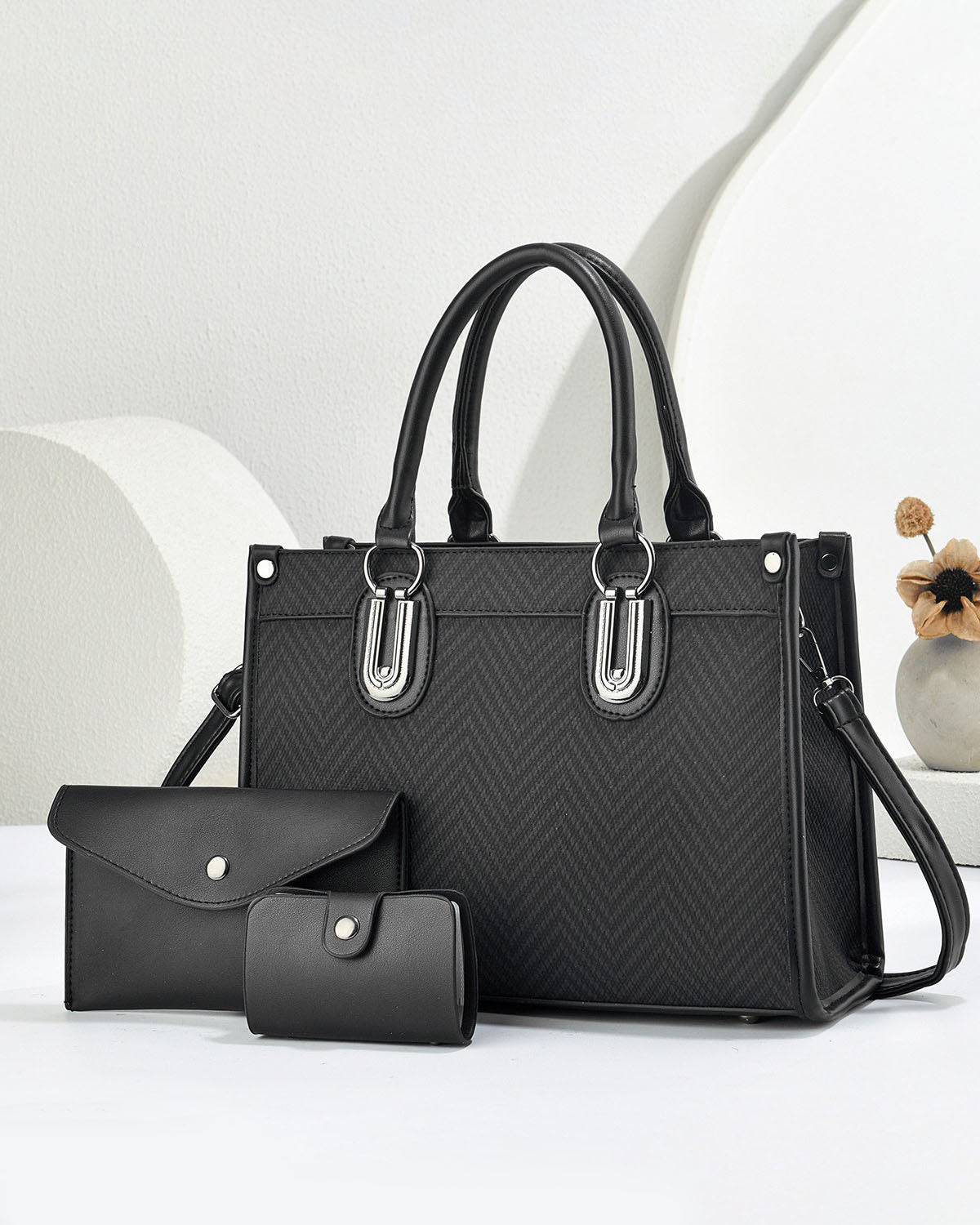 Combo tres piezas, cartera de mano con sobre y tarjetero