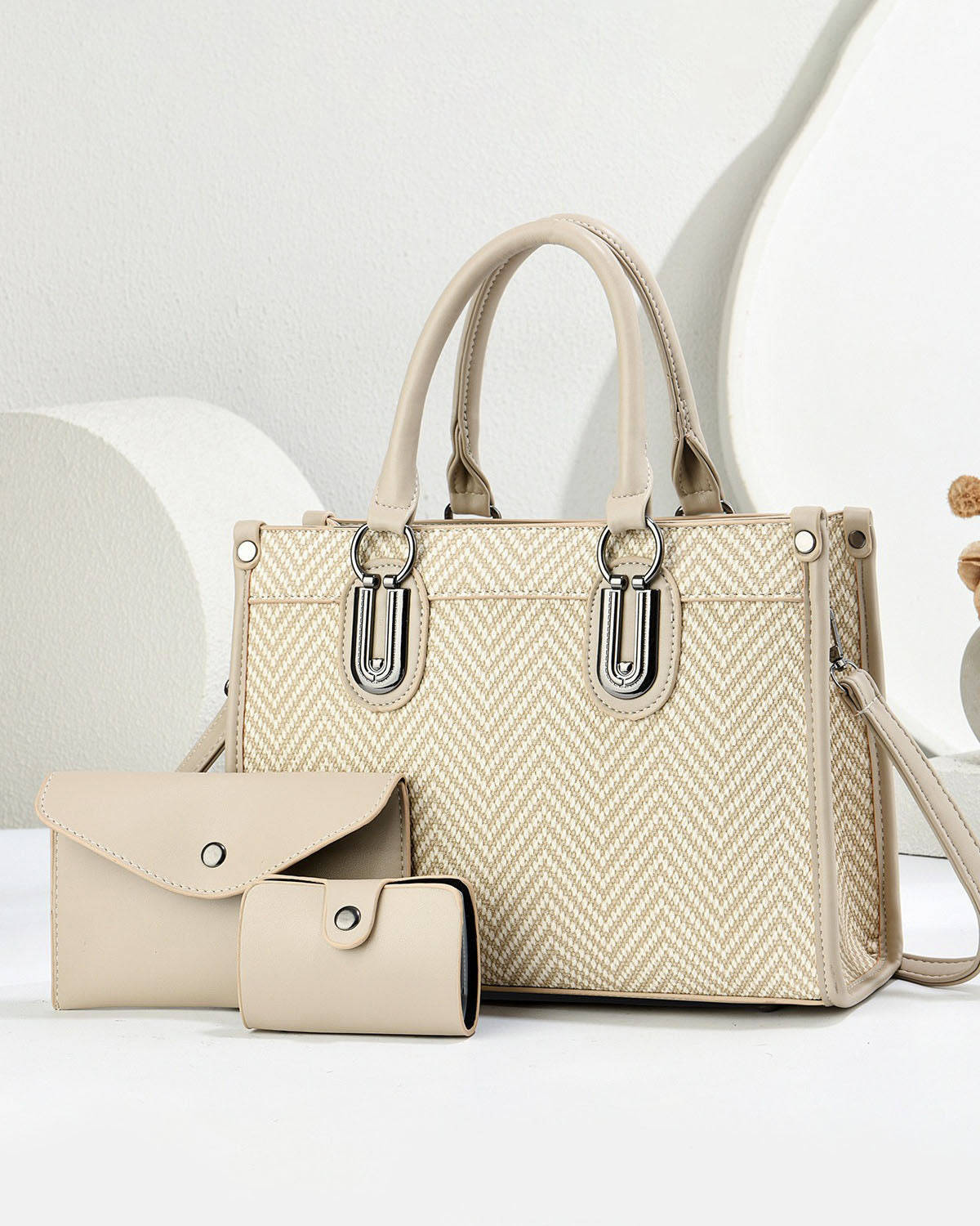 Combo tres piezas, cartera de mano con sobre y tarjetero