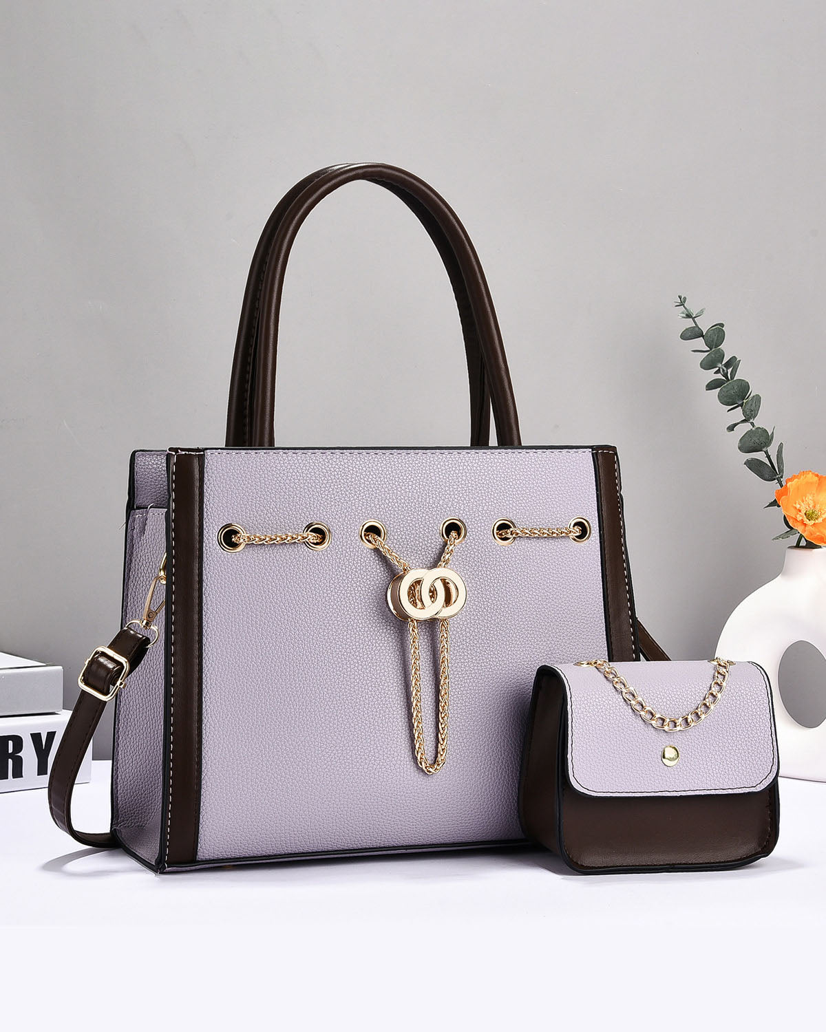 Set de cartera con cadena frontal decorativa y bolsito a juego