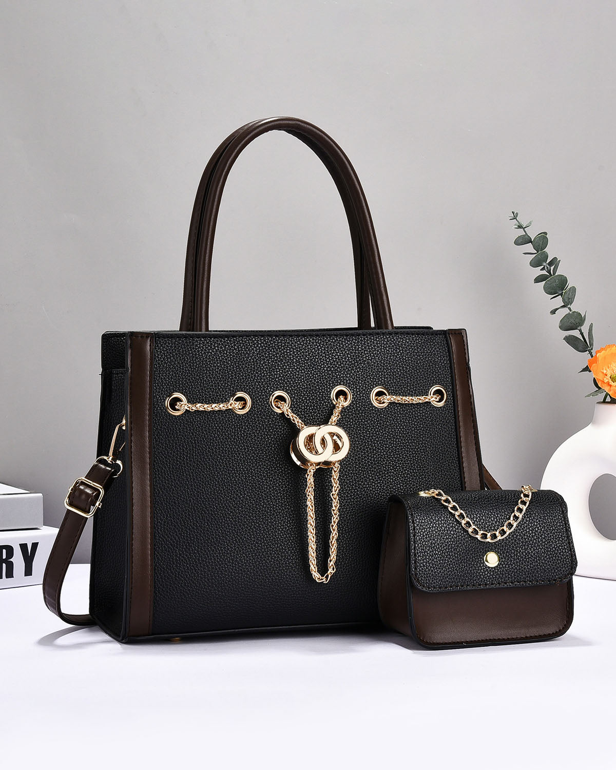 Set de cartera con cadena frontal decorativa y bolsito a juego