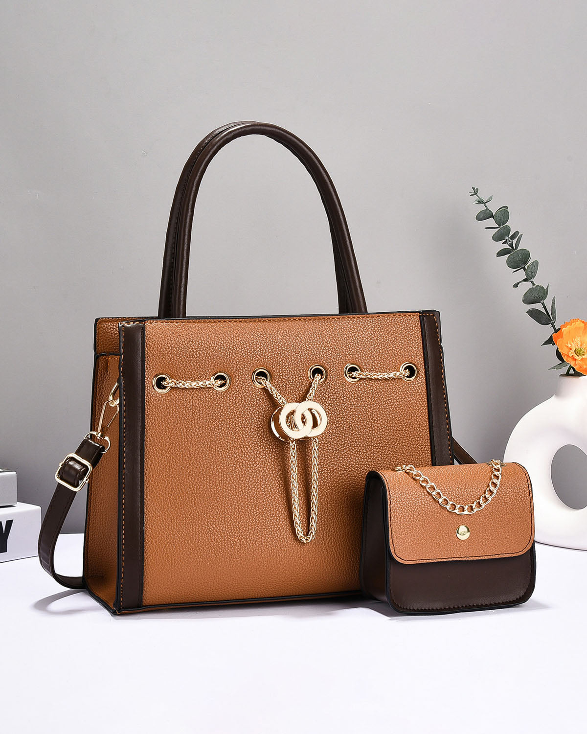 Set de cartera con cadena frontal decorativa y bolsito a juego
