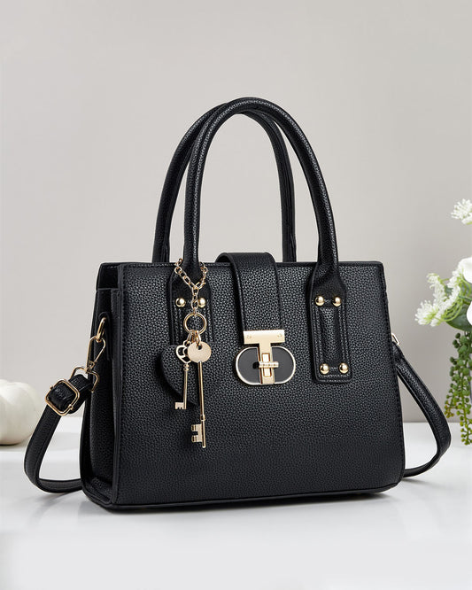 Cartera mediana con detalles en dorado y llavero removible