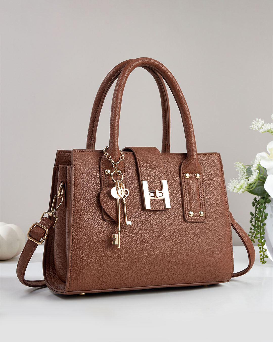 Cartera mediana con llavero dorado removible