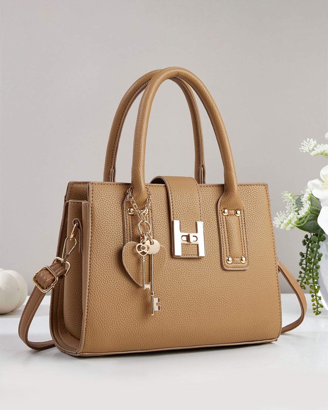 Cartera mediana con llavero dorado removible