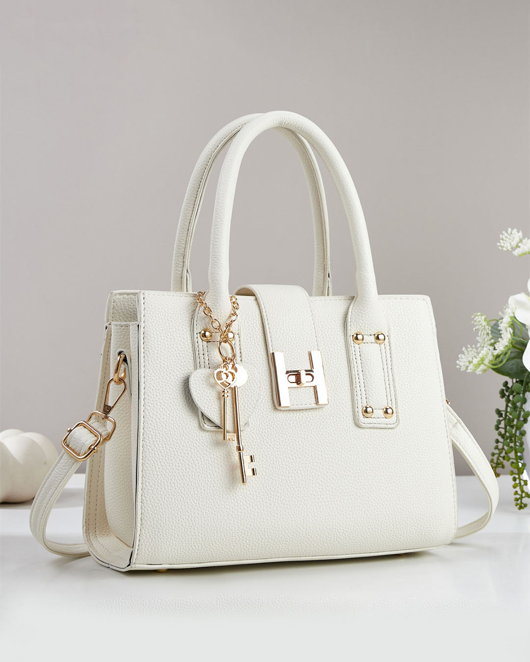 Cartera mediana con llavero dorado removible