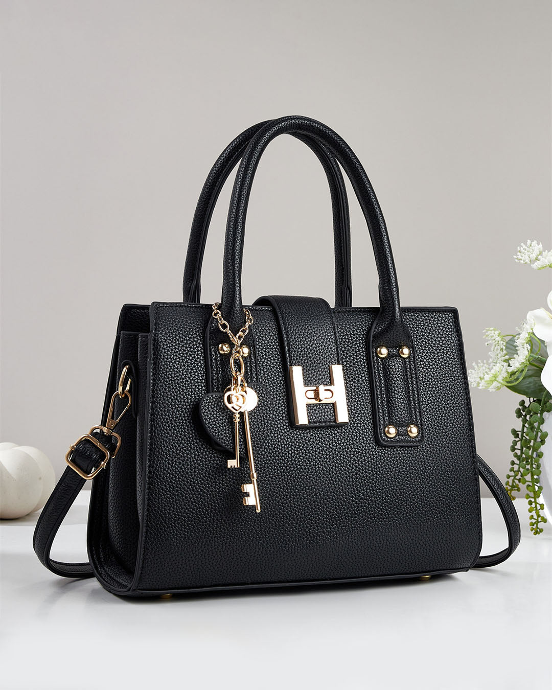 Cartera mediana con llavero dorado removible