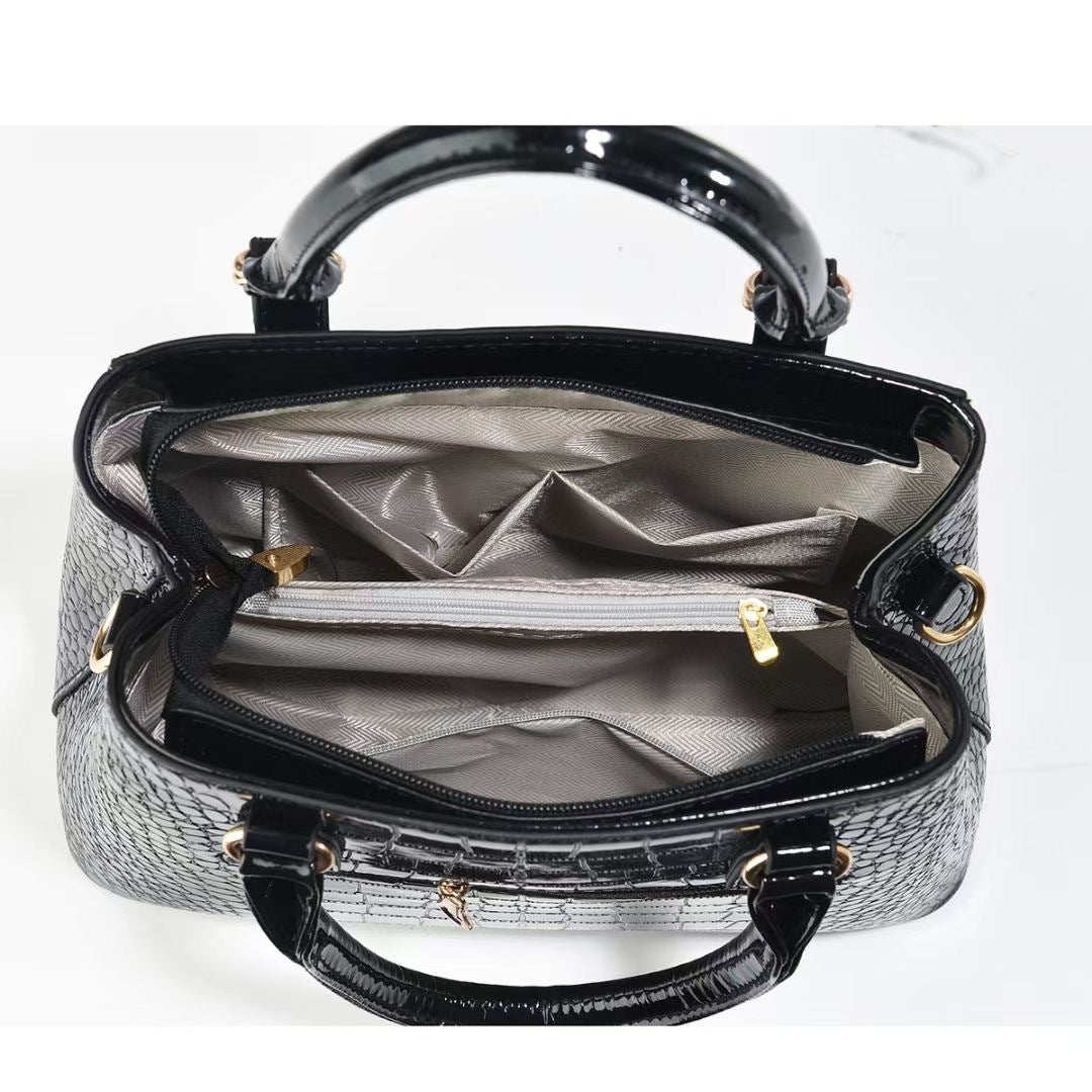 Cartera espaciosa con sobre