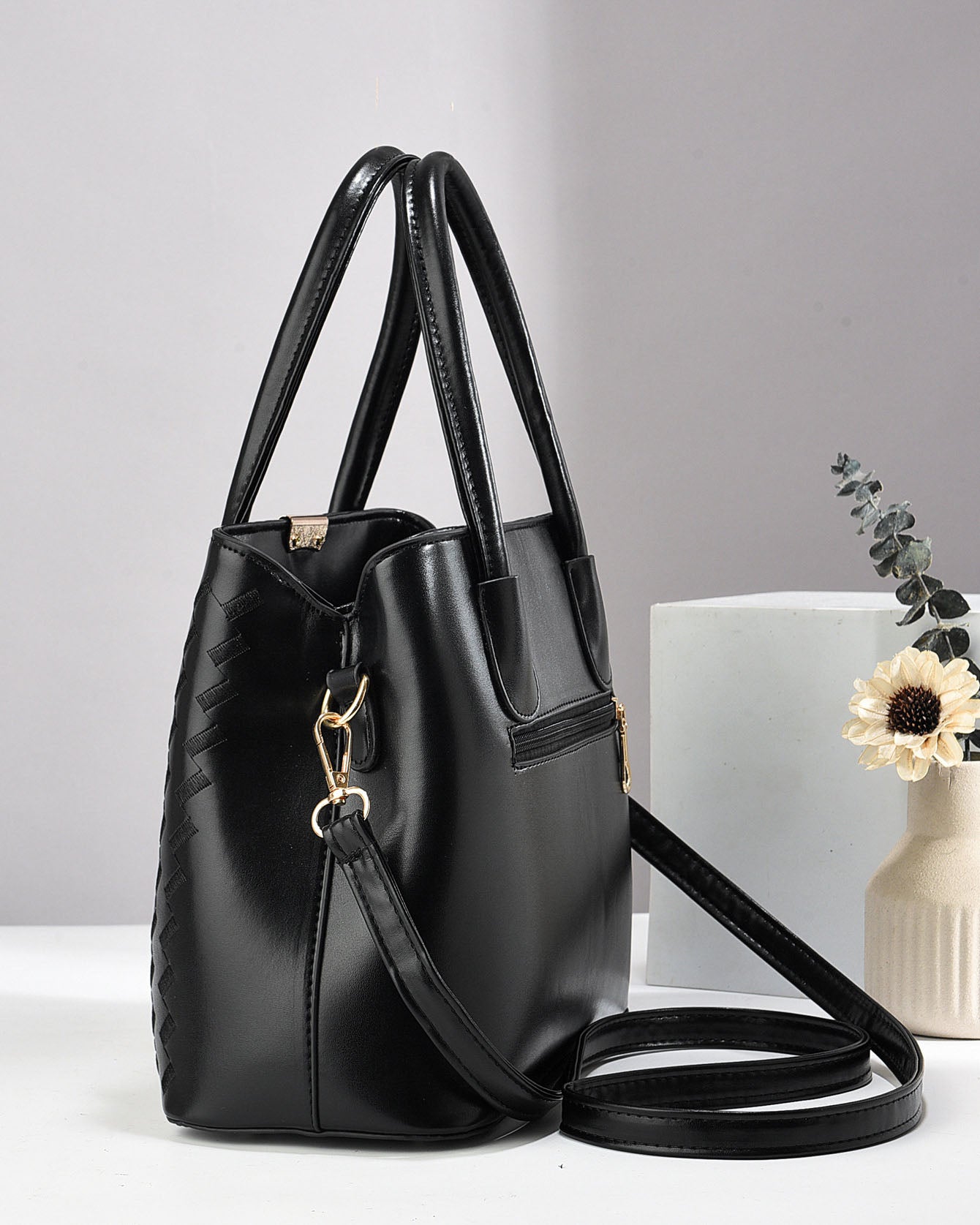 Cartera mediana con diseño unico y sobre libre