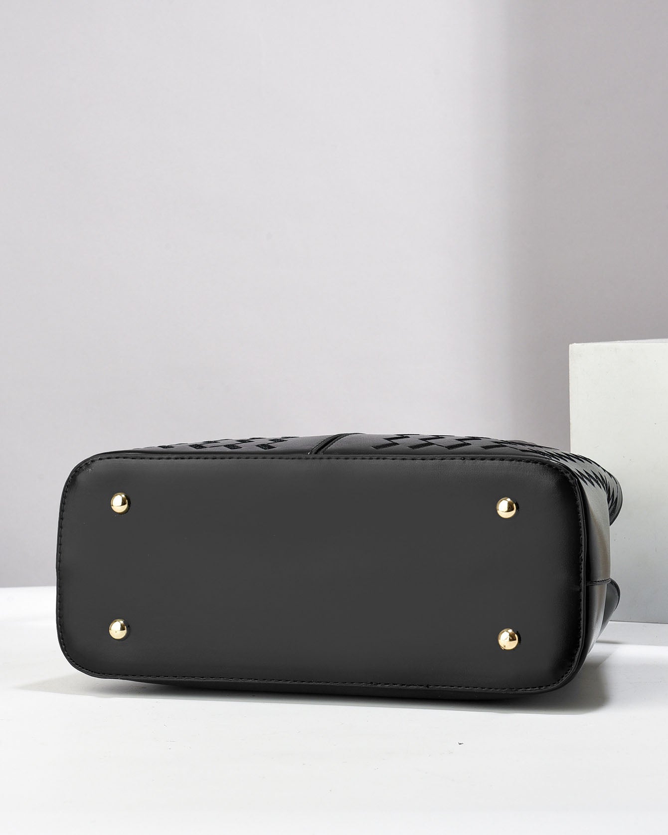 Cartera mediana con diseño unico y sobre libre