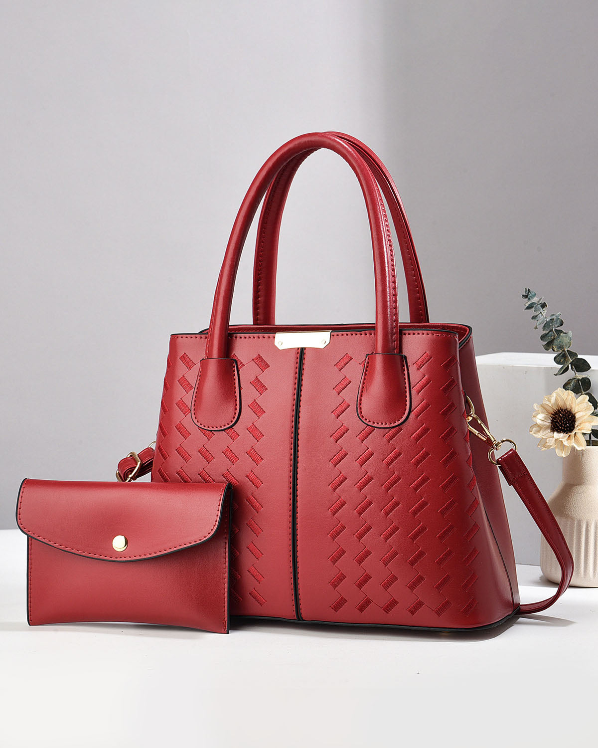 Cartera mediana con diseño unico y sobre libre