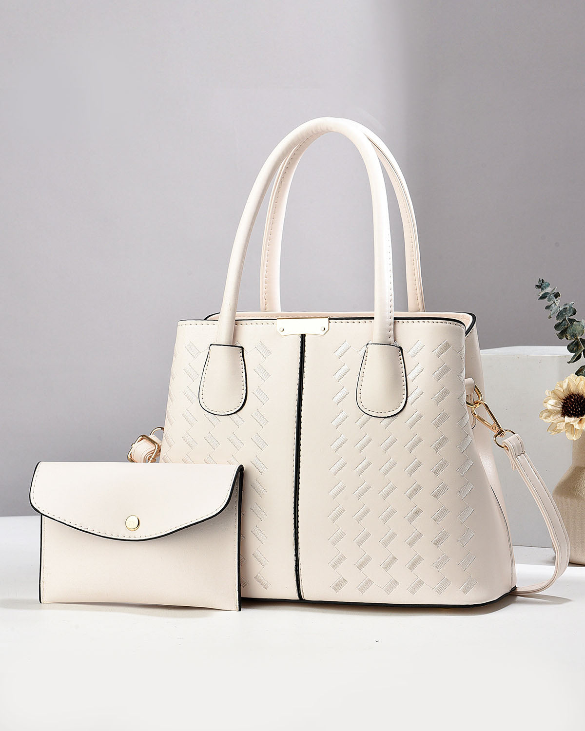 Cartera mediana con diseño unico y sobre libre